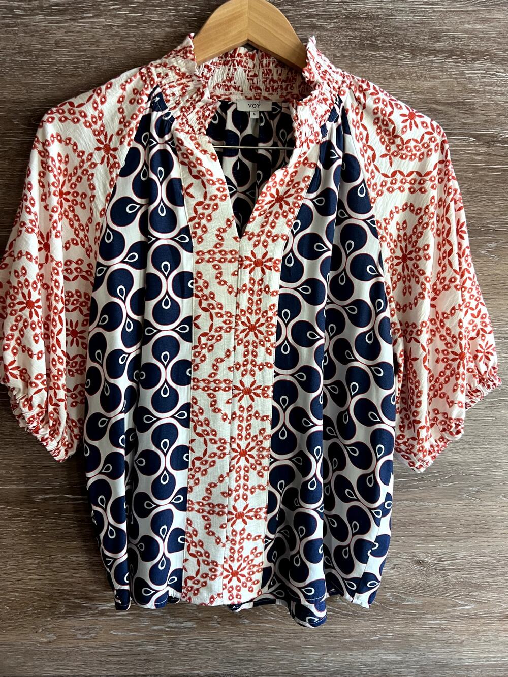Voy women blouse size Large blue orange short sleeve top